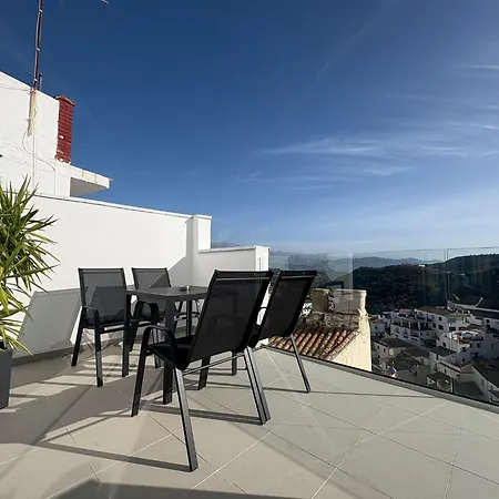 Aparthotel La Lipa Almáchar